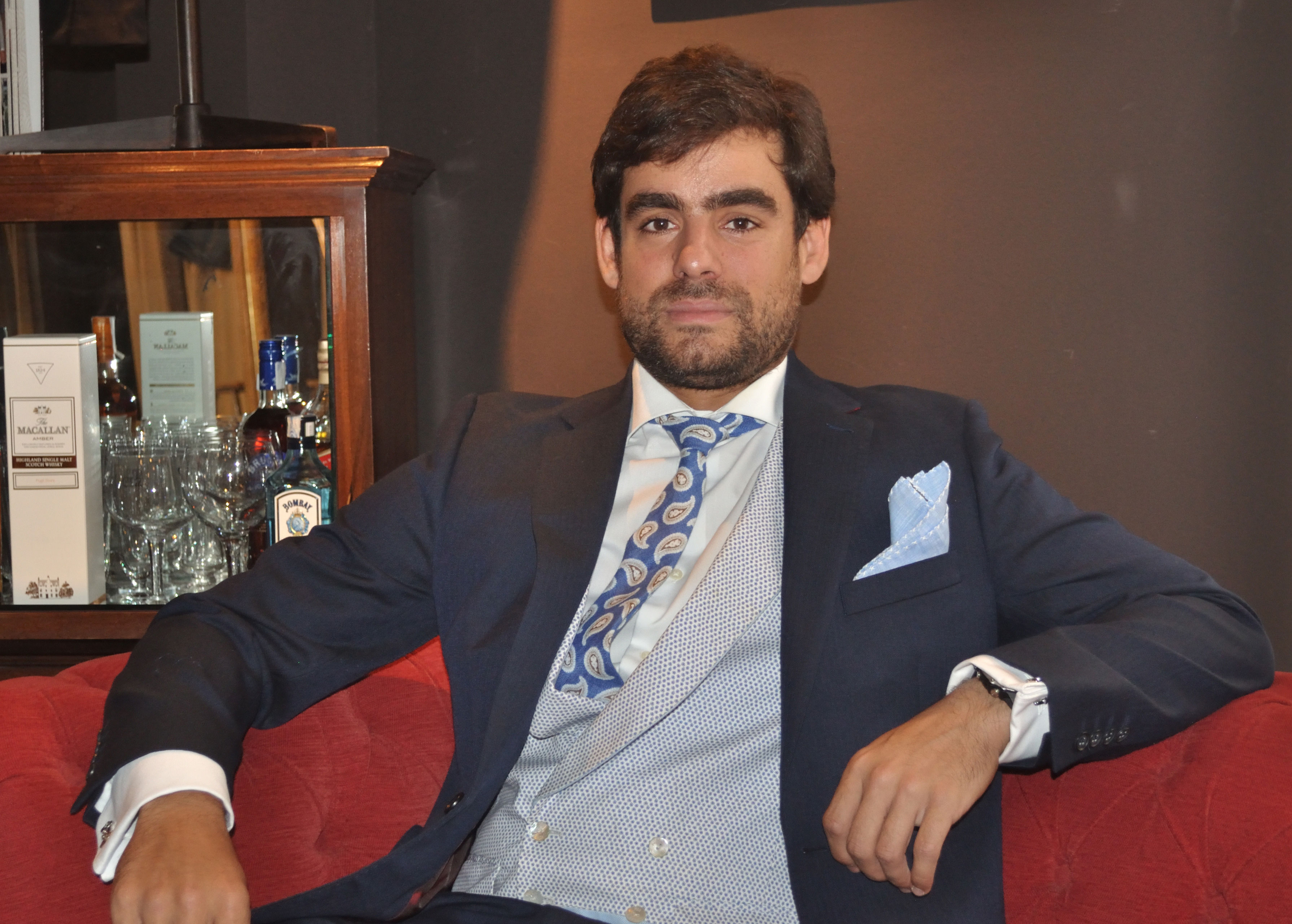 Alvaro de la Peña con chaleco reversible de Pugil