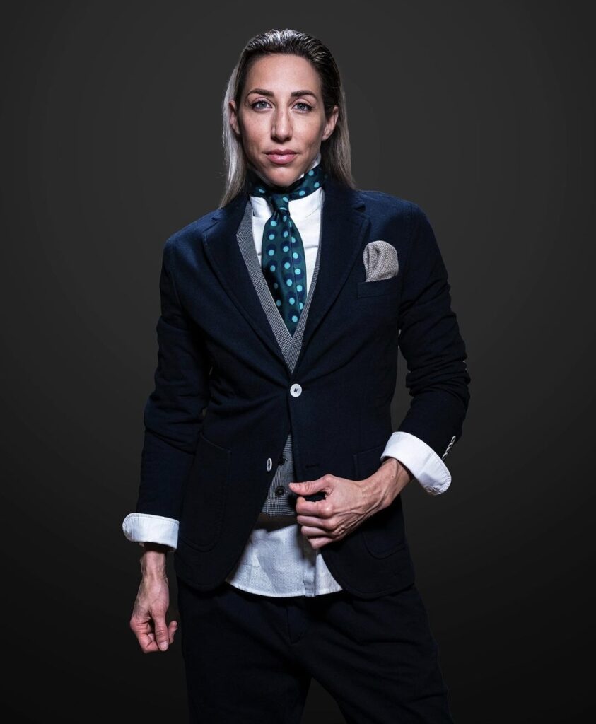 Jennifer Miranda con Look de Pugil Store para el cartel del Monday Battle